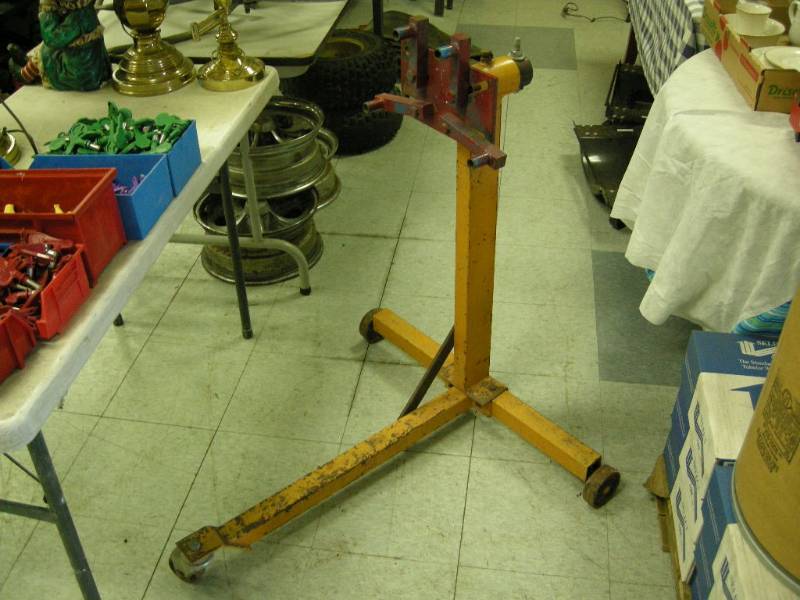 lot 197 image: Engine Stand.