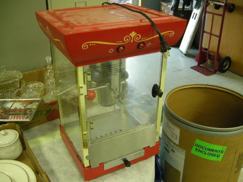 lot 202 image: Countertop Popcorn Maker