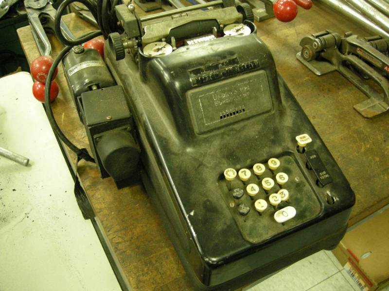 lot 211 image: Vintage Underwood Electric Adding Machine