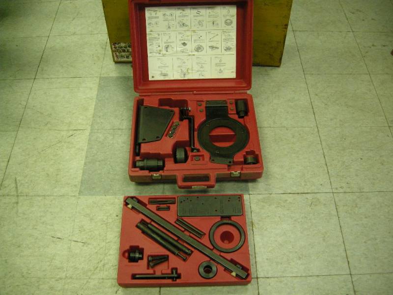 lot 242 image: Ford Essential Service Tools Set