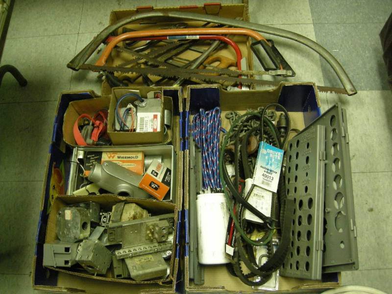 lot 271 image: Group Garage items
