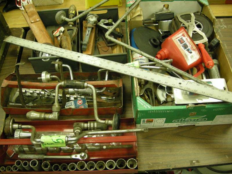 lot 275 image: Group Garage Tools