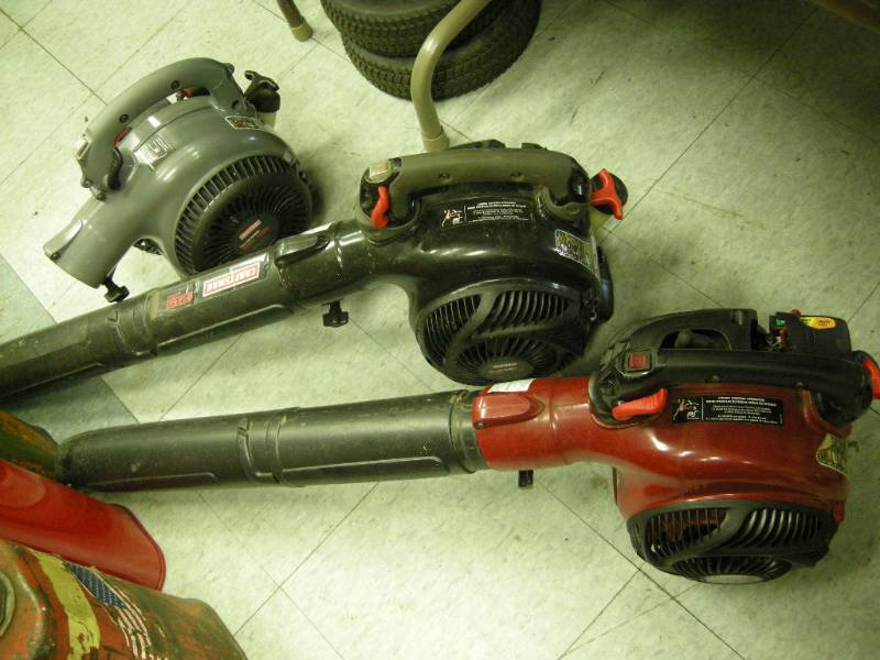 lot 284 image: Gas Leaf Blower Group