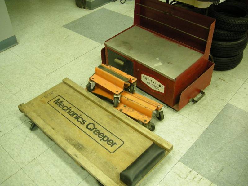 lot 292 image: Tool Box - Creeper - Dollie Set