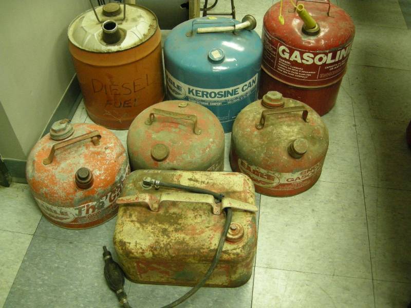 lot 305 image: Group Metal Fuel Cans