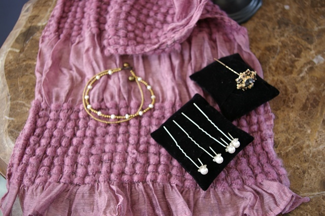 lot 64 image: Mauve Scarf, Ankle Bracelet, and 5 Hair Pins