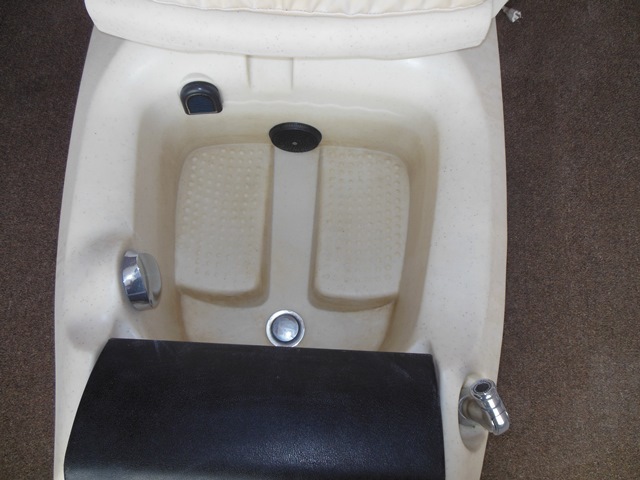 lot 2 image: Solace Altera Whirlpool Footspa  Pedicure Chair (Matches Lot 116) - PDF Link to Manual has been added