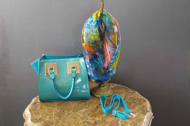 lot 36 image: Aqua Vinyl Purse with Shoulder Strap and Infinity Scarf