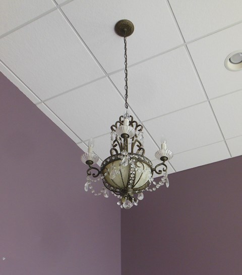 lot 21 image: Medium Ornate Chandelier (Matches Lot 97 )