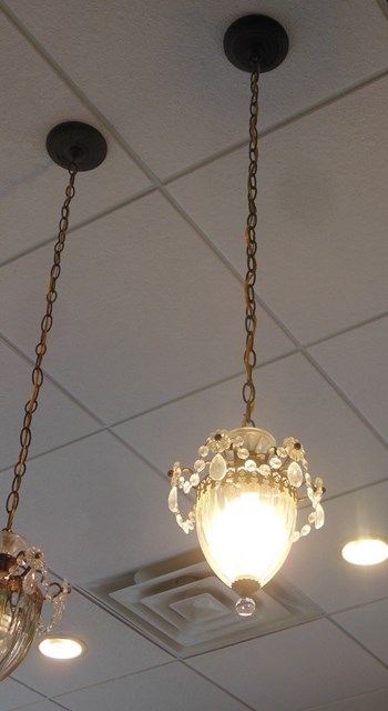 lot 28 image: Small Ornate Chandelier (Matches Lots 98 - 100 - 4 in total)