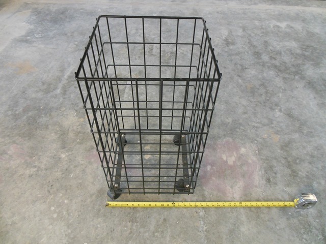 lot 23 image: Towel Holder  Caddy (Matches Lots 145 - 149  6 in Total)