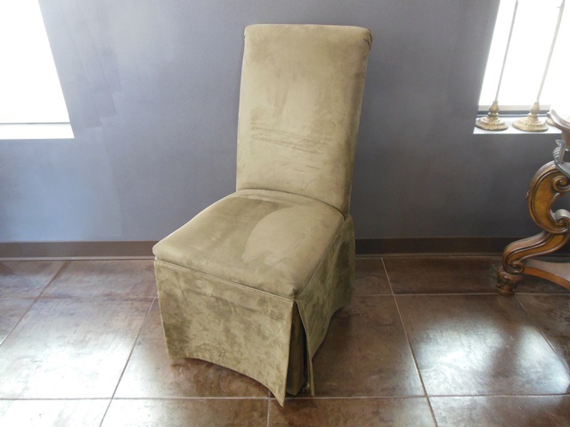 lot 25 image: Olive Fabric Chair with Detailed Back (Matches Lots 27 and 29)