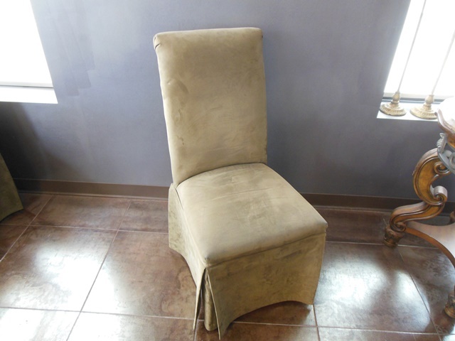 lot 27 image: Olive Fabric Chair with Detailed Back (Matches Lots 25 and 29)