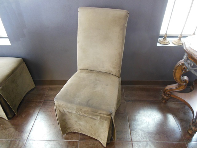 lot 29 image: Olive Fabric Chair with Detailed Back (Matches Lots 25 and 27)