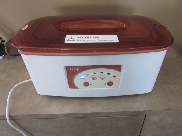 lot 37 image: GiGi Model 0953C Hot Wax Unit