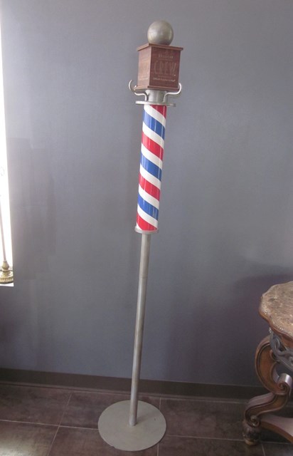 lot 86 image: 6 (Approx.) American Crew Metal Construction Barber Pole  Coat Rack