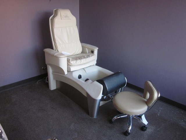 lot 116 image: Solace Altera Whirlpool Footspa  Pedicure Chair (Matches Lot 2) - PDF Link to Manual has been added