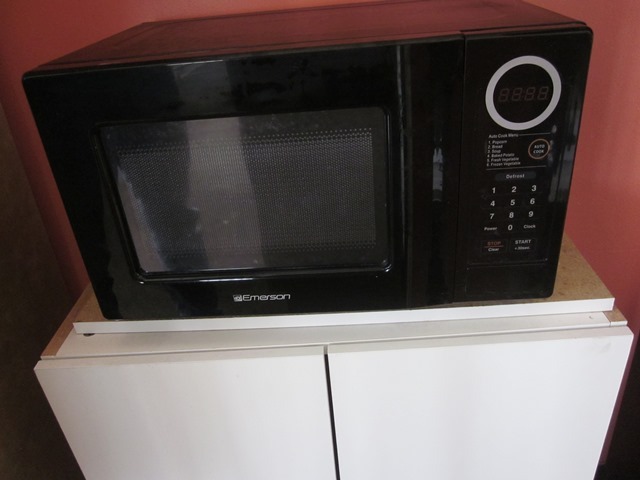 lot 162 image: Emerson 700 Watt Microwave