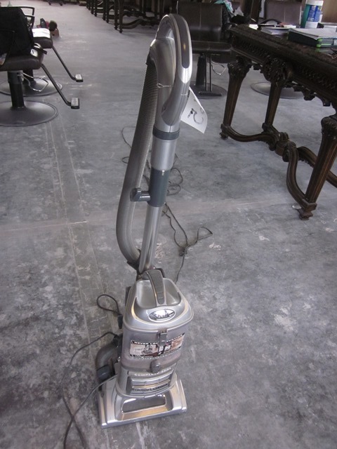 lot 165 image: Shark Navigator Lift Away Vacuum Cleaner