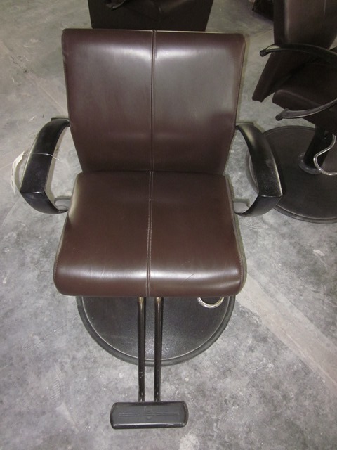 lot 169 image: Belvedere Kallista Styling Chair (Matching Lots 3, 166 - 176 12 in Total)