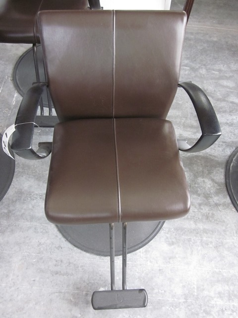 lot 170 image: Belvedere Kallista Styling Chair (Matching Lots 3, 166 - 176 12 in Total)