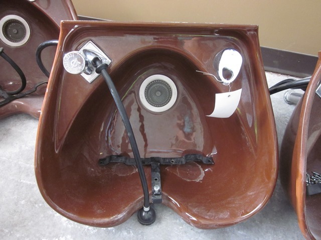 lot 202 image: Belvedere Wash Sink (Model 3100) and Bracket (Matching Lots are 11, 201 - 205  6 in Total)