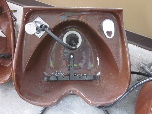 lot 203 image: Belvedere Wash Sink (Model 3100) and Bracket (Matching Lots are 11, 201 - 205  6 in Total)