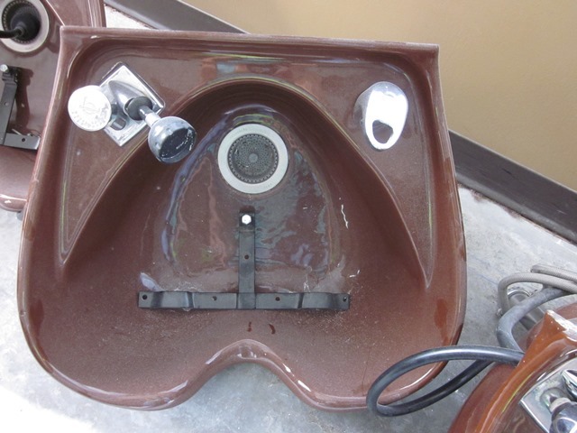 lot 204 image: Belvedere Wash Sink (Model 3100) and Bracket (Matching Lots are 11, 201 - 205  6 in Total)