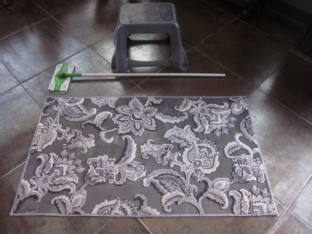 lot 209 image: Floor Rug, Step Stool and Swiffer