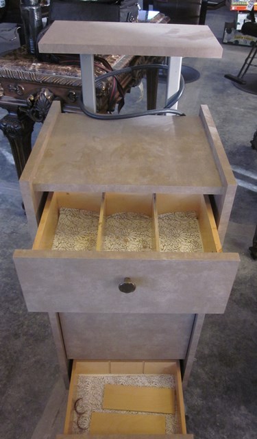 lot 214 image: Belvedere Electrified Workstation (Matching Lots are 5, 213 - 224  13 in Total  )