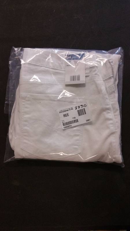 lot 2230 image: Lee WM Easy Fit Frenchie Capri Pant White 16