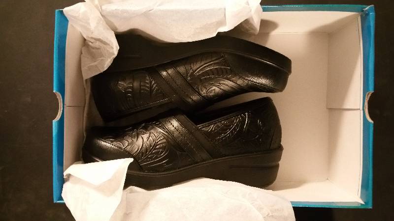 lot 2479 image: Easy Street Origin Womens Comfort Clog Black 5 M