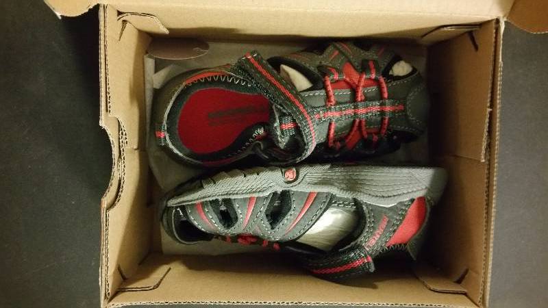 lot 2484 image: Merrell Boys Hydro Junior Sandal - Gray-Red 5.5