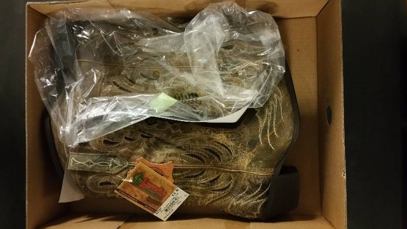 lot 2487 image: Laredo Womens Taupe Crosswing Boots - Black 6.5