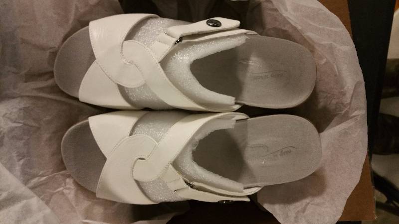 lot 2498 image: Easy Street Spark Slide Sandals - White 8