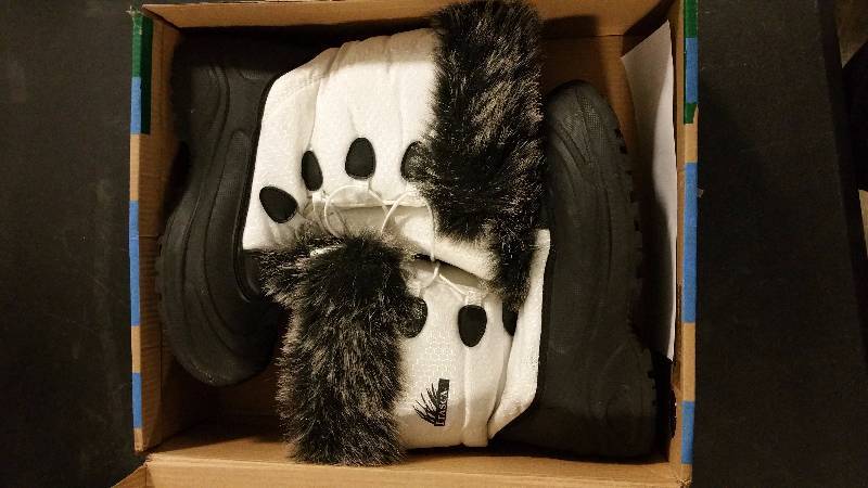 lot 2511 image: Itasca Womens Vixen Boot - White 7