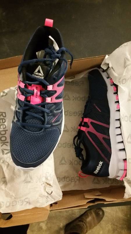 lot 2520 image: Reebok Womens RealFlex Train 4.0 Crosstrainer - Navy 8.5