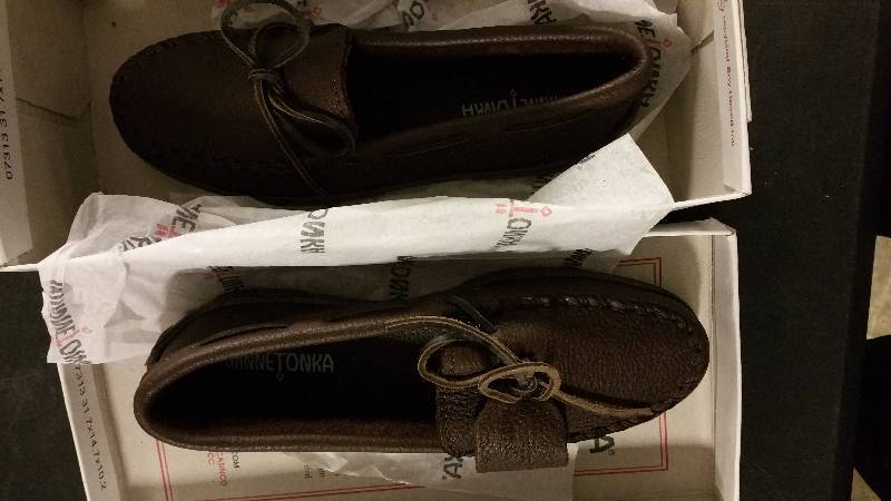 lot 2522 image: Minnetonka Mens Classic Moosehide Moccasin - Chocolate 7