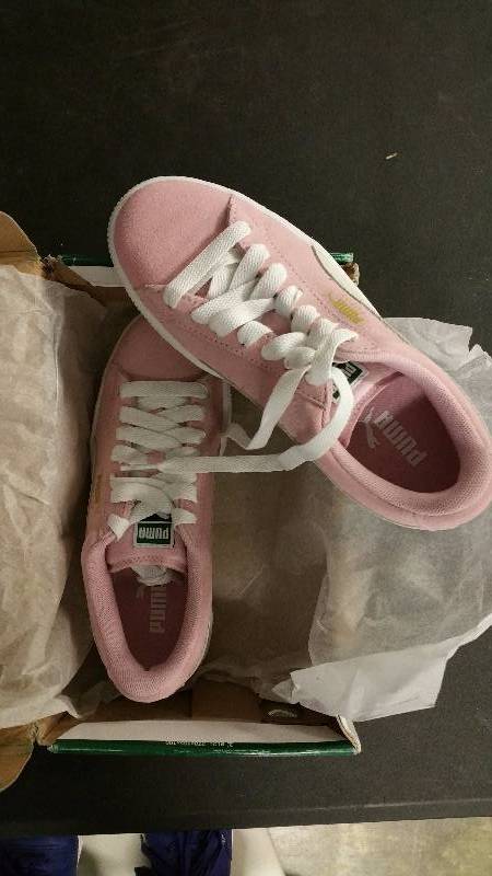 lot 2537 image: Puma Kids Suede Junior Sport Shoe - Pink 4