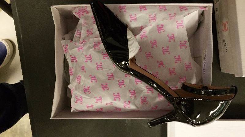 lot 2542 image: Journee Collection Womens Ike Pump - Black 8.5