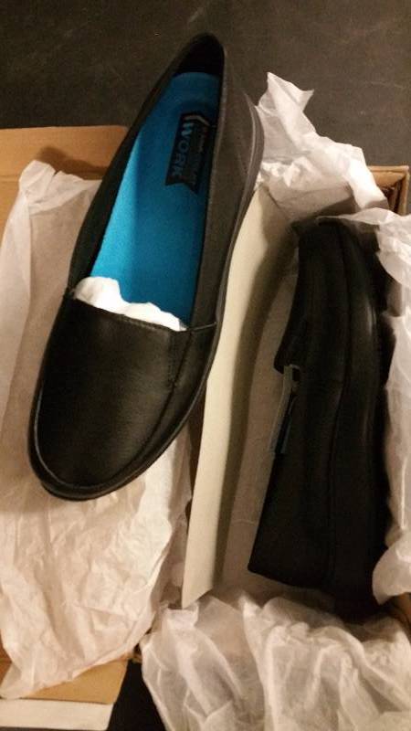 lot 2553 image: Dr. Scholls Lauri SlipResistant SlipOn Flats  Black 9M