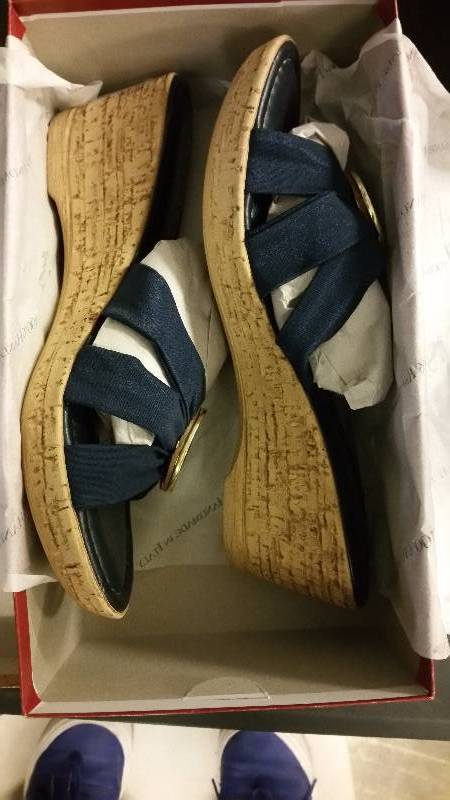 lot 2559 image: Easy Street Womens Conca Sandal - Navy 9.5