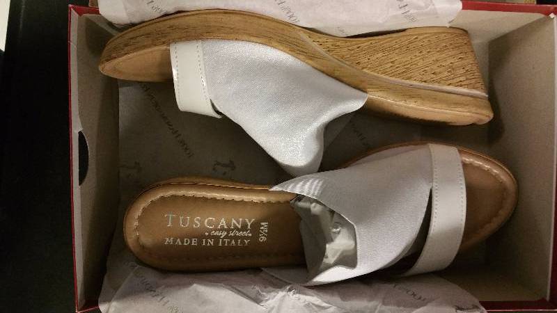 lot 2562 image: Easy Street Womens Adagio Sandal - White 9.5