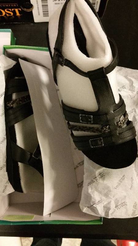 lot 2564 image: Easy Street Womens Parker Sandal - Wide Black 9.5