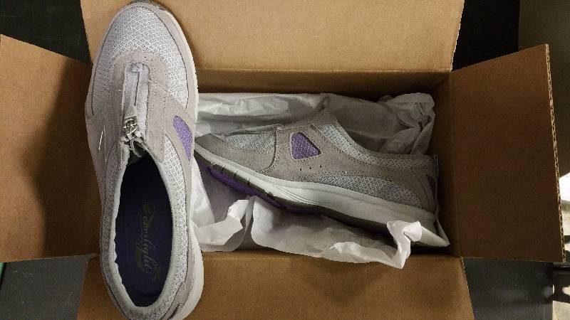 lot 2566 image: New Balance Womens 565 Everlight Walking Shoe - Wide GrayLavendar 7
