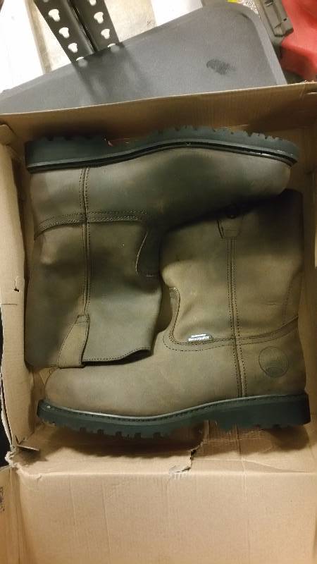 lot 2572 image: Skechers Mens Ruffneck Steel Toe Work Boot - Dark Brown 13