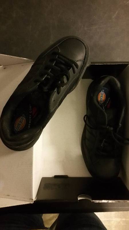 lot 2588 image: Dickies Womens Slip Resistant Skate Shoe - Black 9