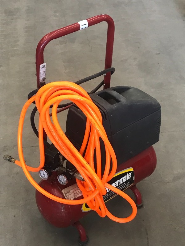 lot 11 image: Coleman 4-Gallon 150PSI Electric Ai...