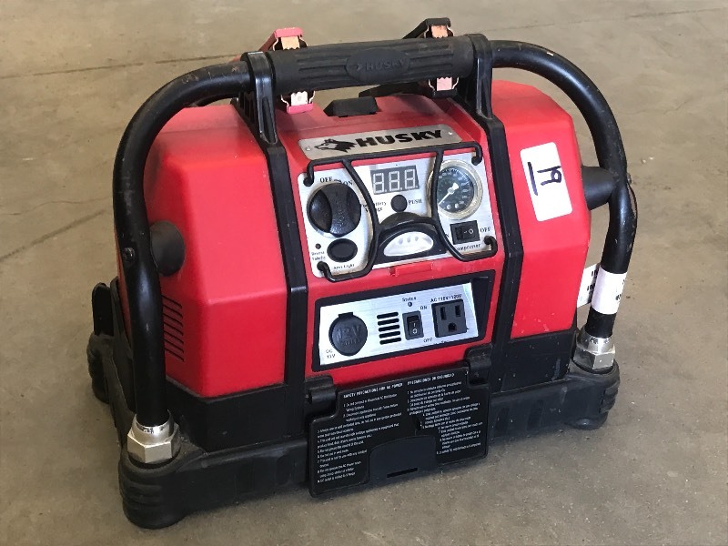 lot 19 image: Husky 12Volt Power Station With Lig...