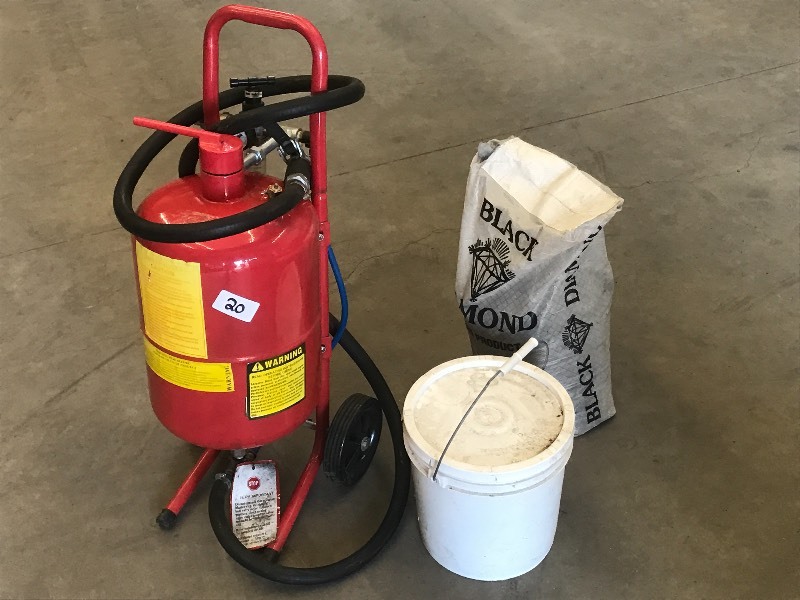 lot 20 image: Central Abrasive Blaster With Bag O...
